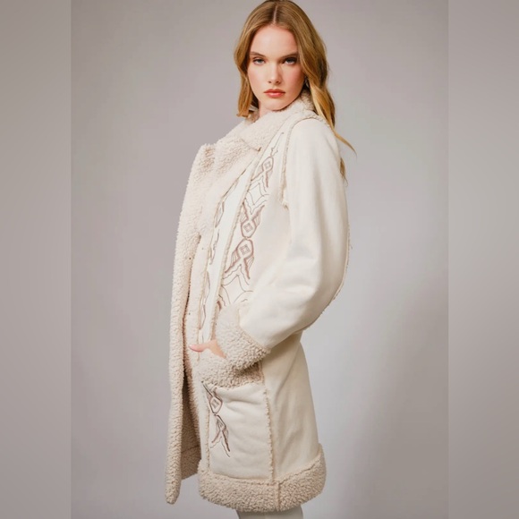 NEW blue b Cream Suede Sherpa Embroidered Western Stitch Long Warm Comfy Jacket - Picture 4 of 7
